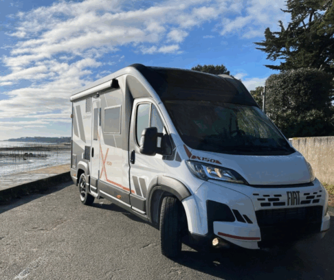 Découvrez le Fourgon aménagé premium, le Challenger X150, nouveauté 2025 à louer en exclusivité chez Camp'n Dream