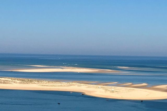 Grimpez au sommet de la dune du Pilat pour découvrir le banc de sable arguin au gré des marées