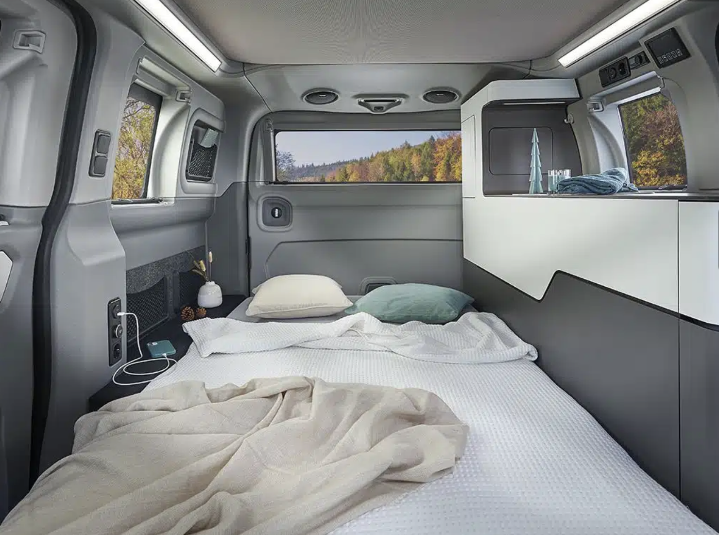 Le nouveau van CAMPEREVE city camp arrive chez camp'n dream et vous propose un couchage intérieur de 2 personnes