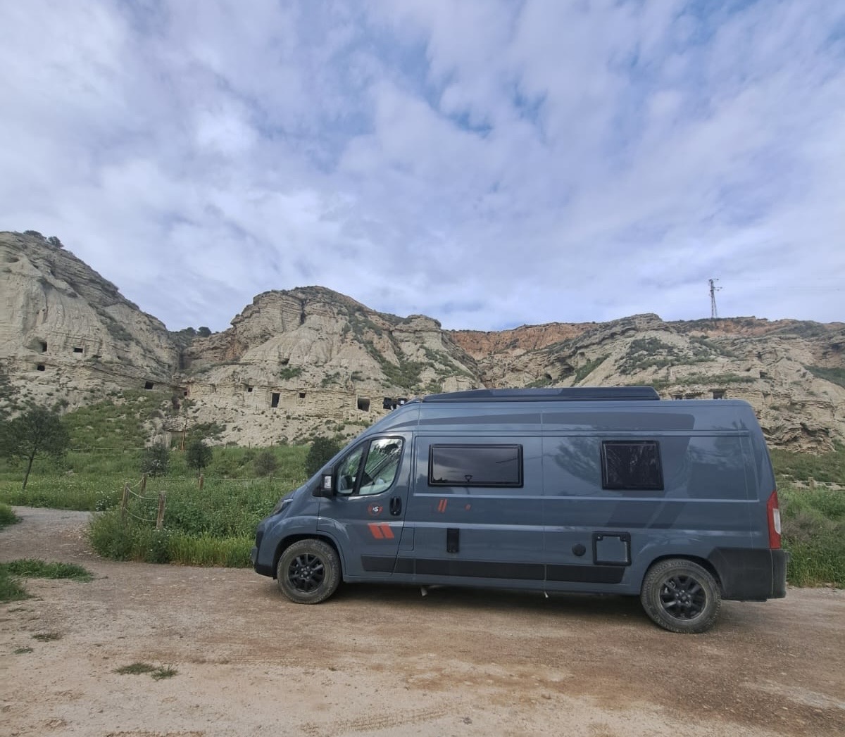 Notre fourgon familial "Le Tchanqué" en Espagne au désert des Bardenas